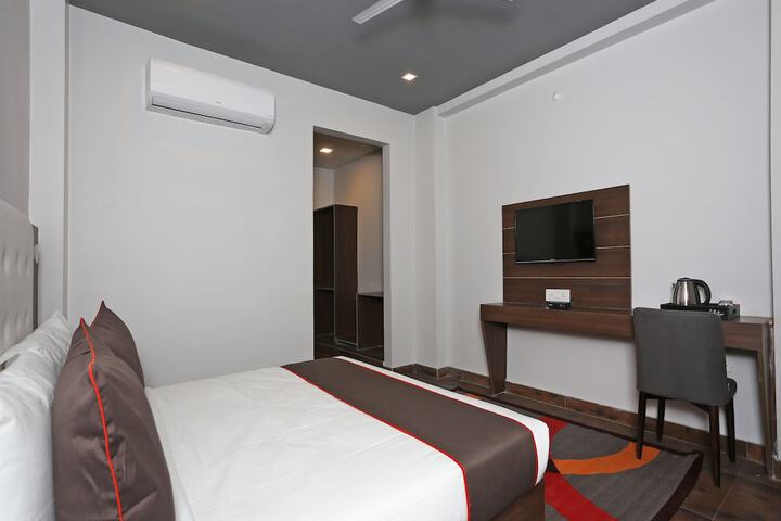Room 11 of 28