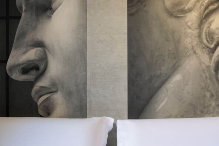 Room 6 of 11