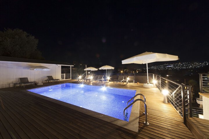 Pool 41 of 60