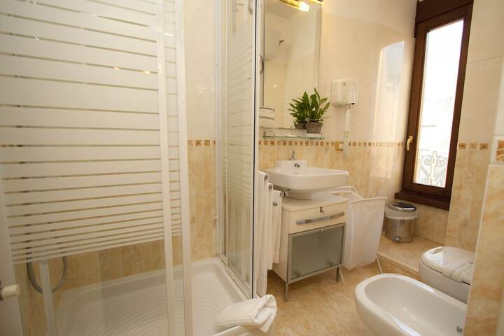 Room 14 of 26