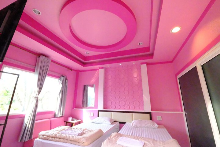 Room 15 of 48