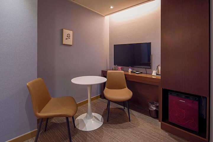 Room 27 of 57