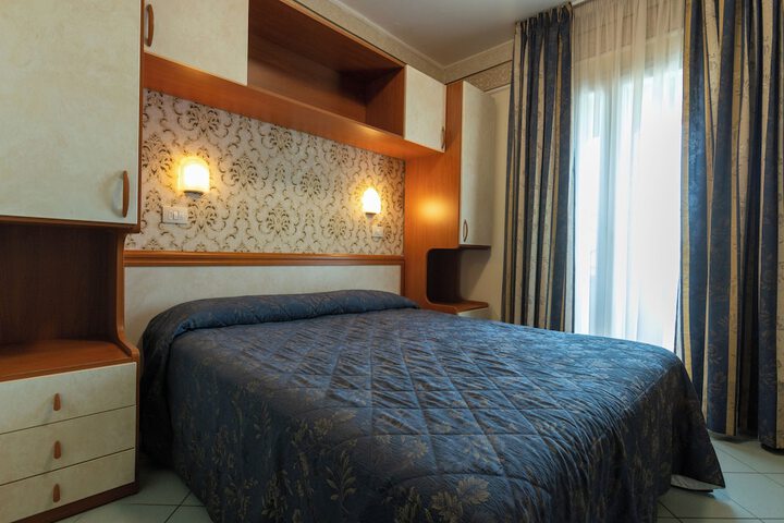 Room 5 of 42
