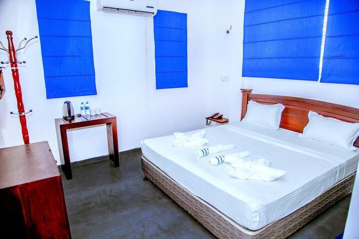 Room 8 of 30