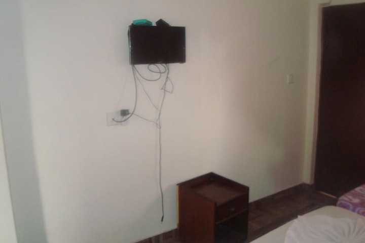 Room 14 of 37