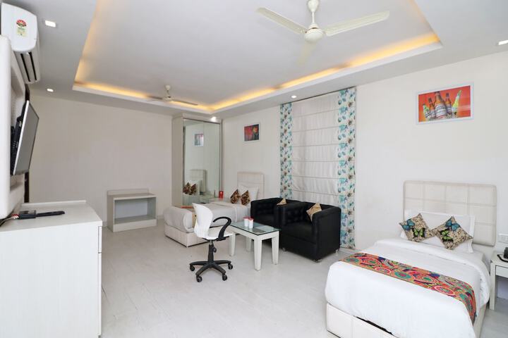 Room 9 of 20