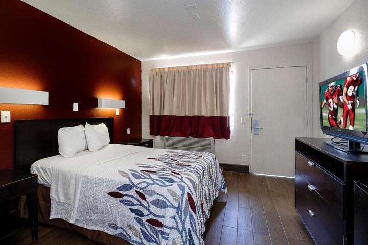 Room 1 of 48