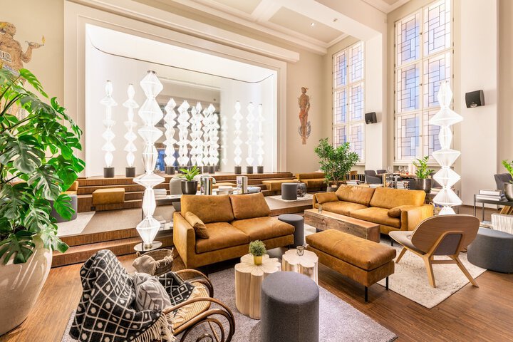 Lounge 59 of 76
