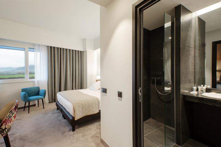 Room 5 of 59