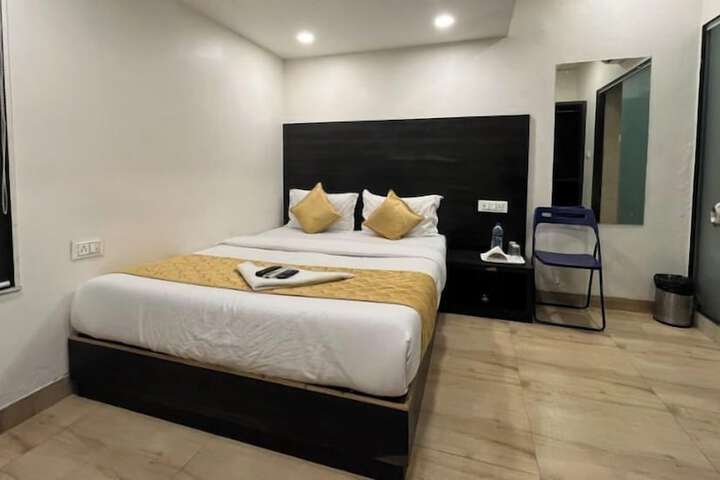 Room 7 of 13