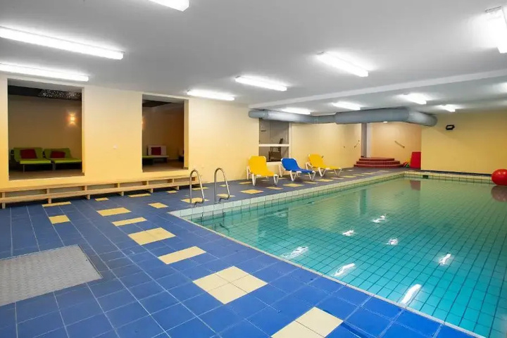 Pool 9 of 16