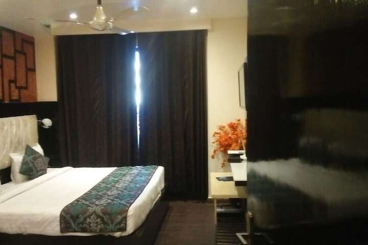 Room 6 of 38