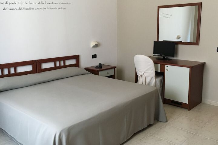 Room 32 of 90