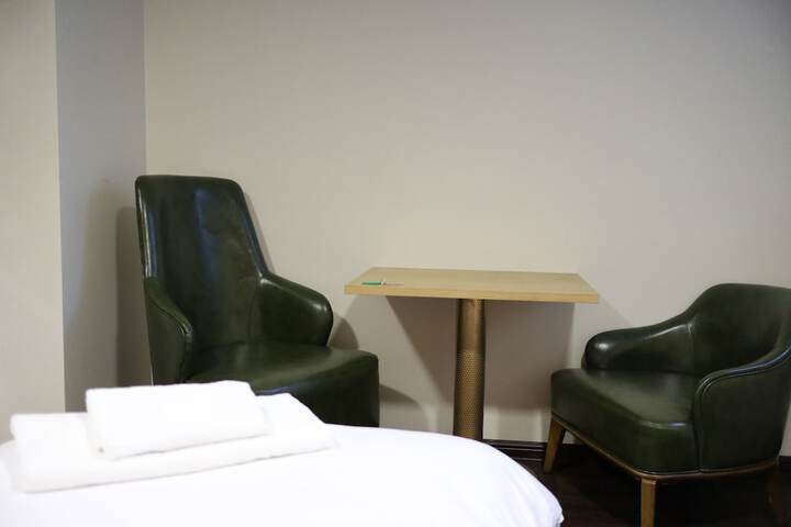 Room 12 of 28