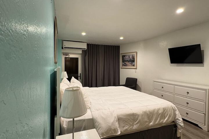 Room 7 of 28