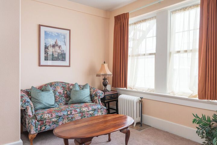 Room 16 of 36