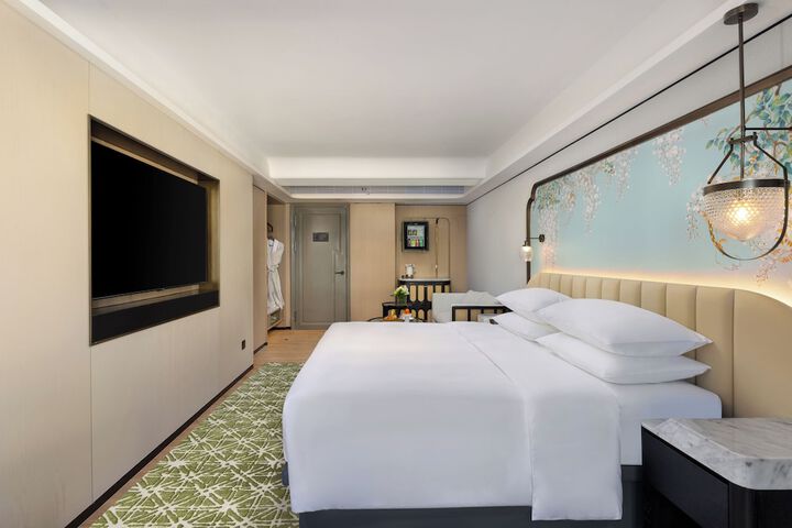 Room 10 of 72