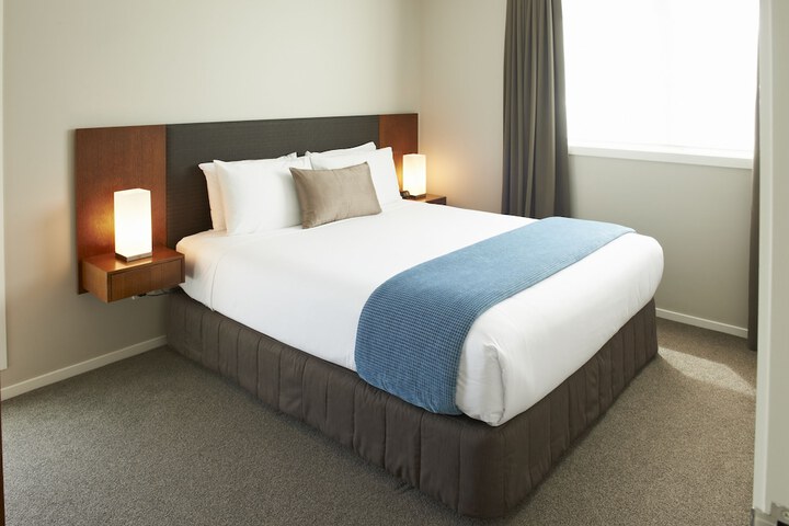 Room 7 of 18