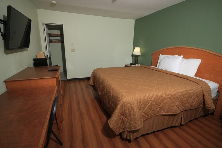Room 9 of 28