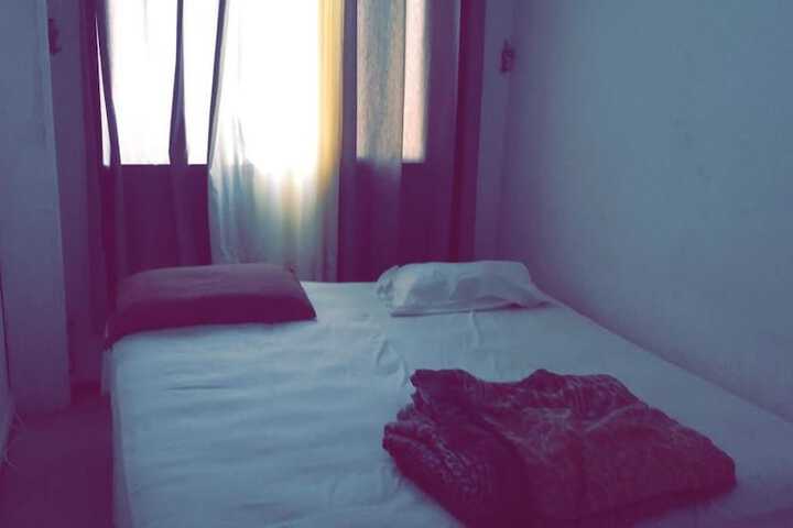CHEZ AHMA