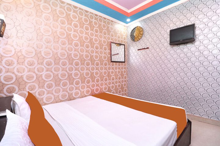 Room 16 of 34