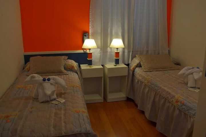 Room 6 of 33
