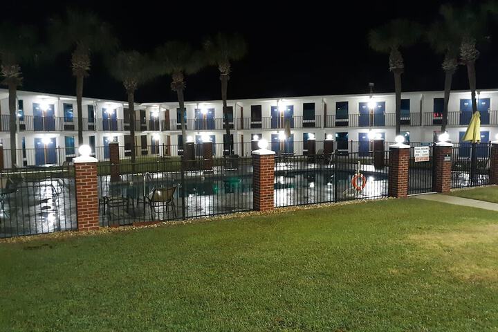 Hotel Pool