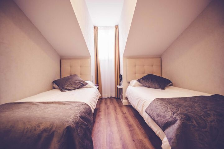 Room 22 of 48