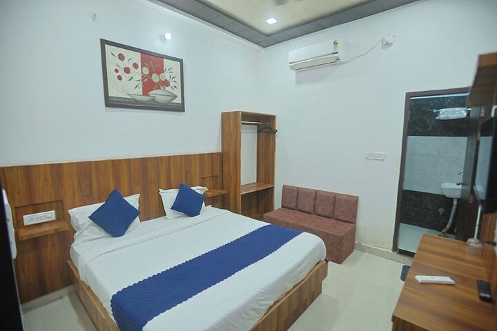 Room 3 of 16