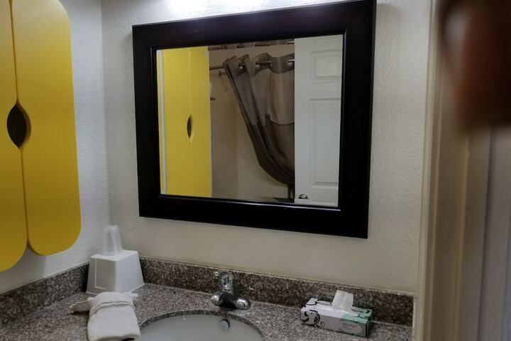 Bathroom sink