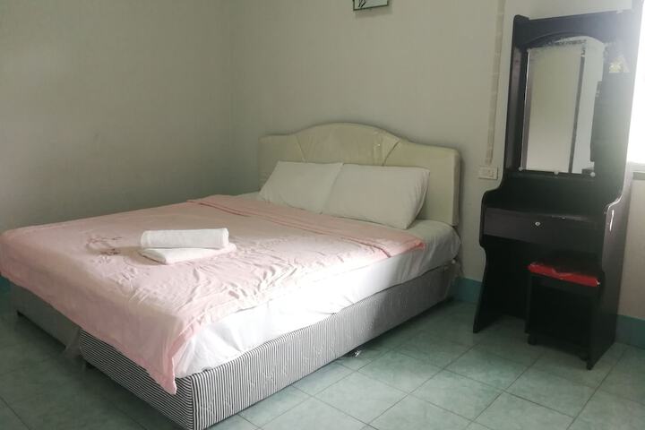 Room 10 of 16