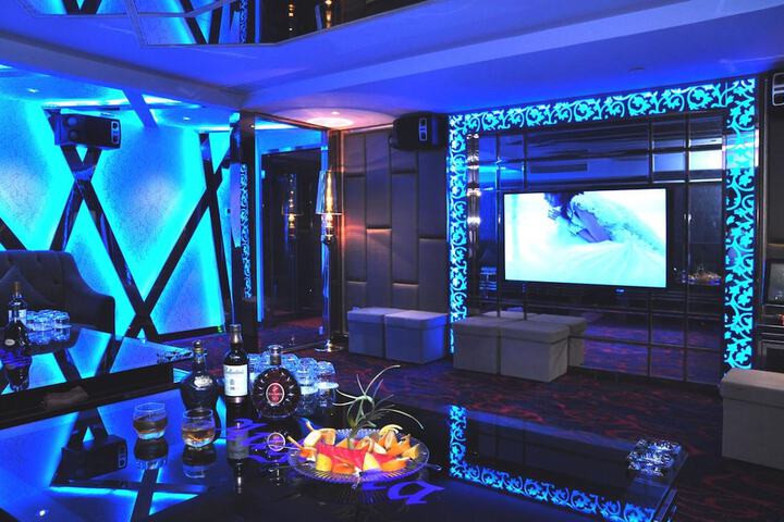 Karaoke room