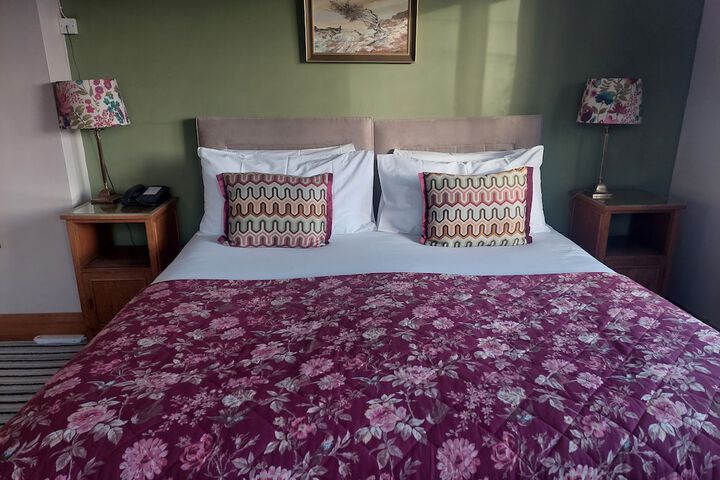 Room 34 of 104