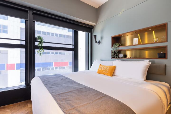 Room 7 of 18