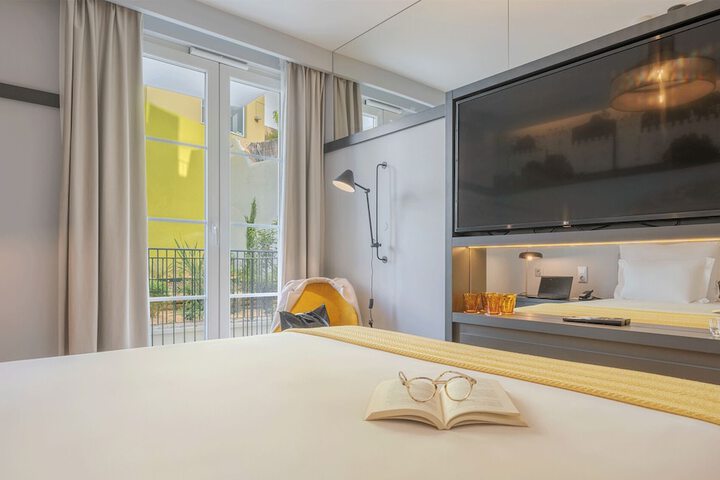 Room 9 of 39