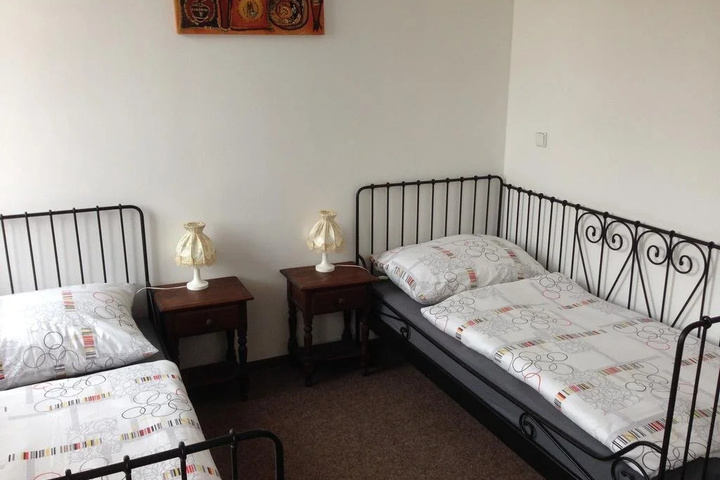 Room 4 of 11
