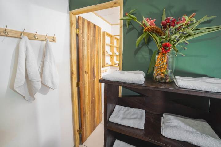 Room 2 of 34