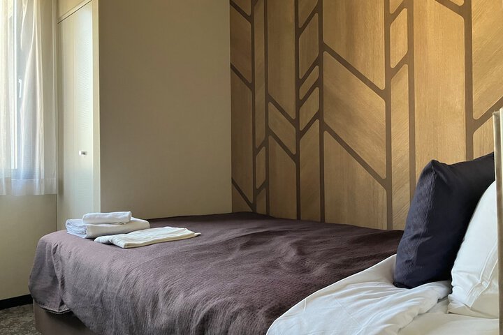 Room 5 of 24