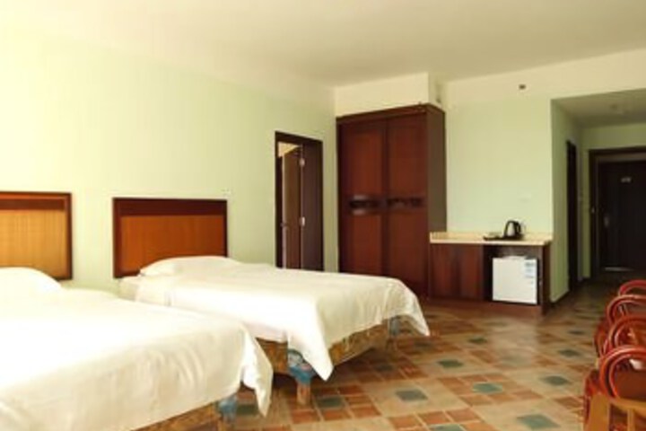 Room 4 of 7