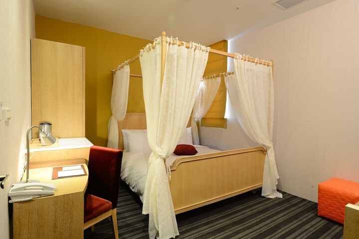 Room 7 of 46