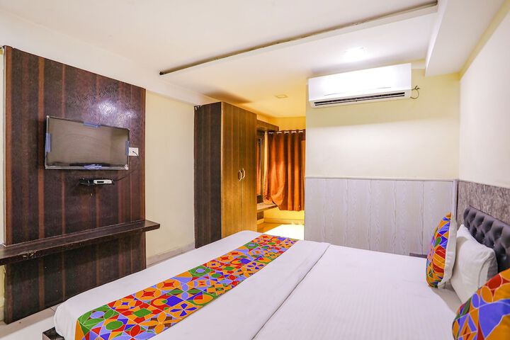 Room 13 of 23