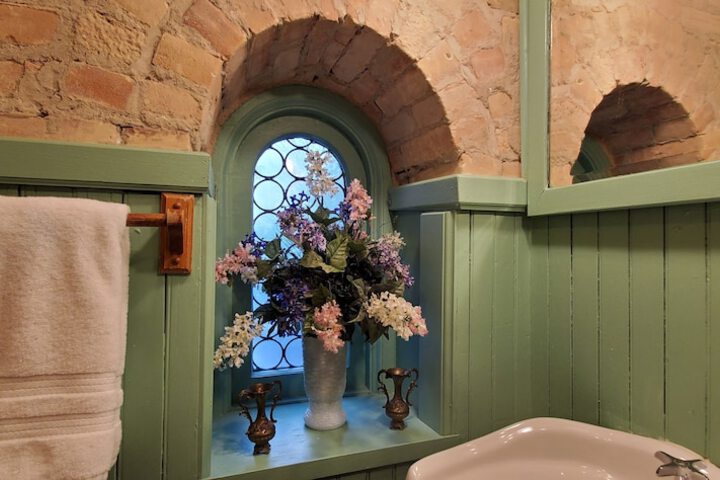 Room 46 of 80