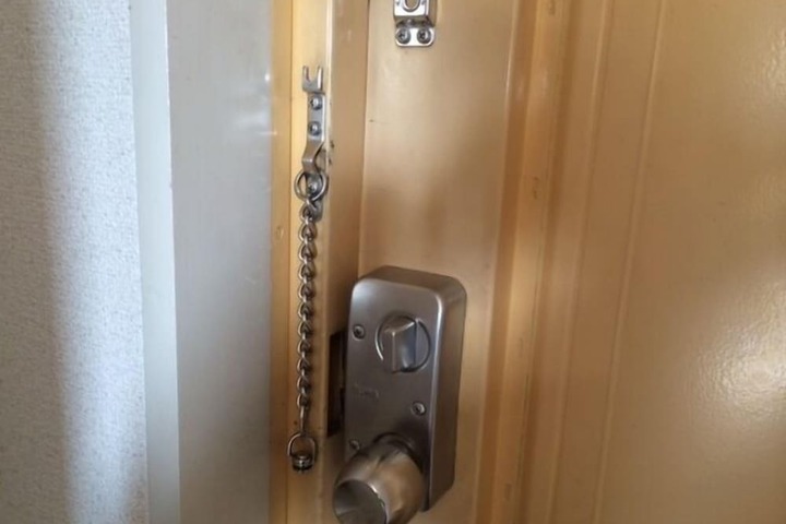 Room 8 of 27