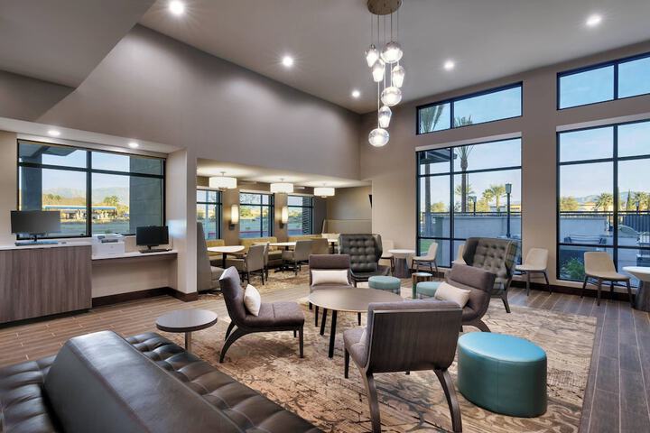 Lobby lounge
