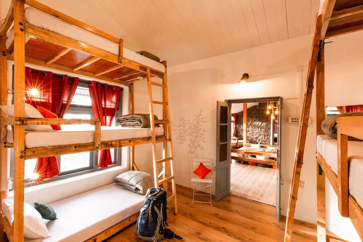 Room 4 of 48