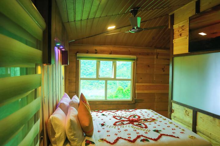 Room 9 of 96