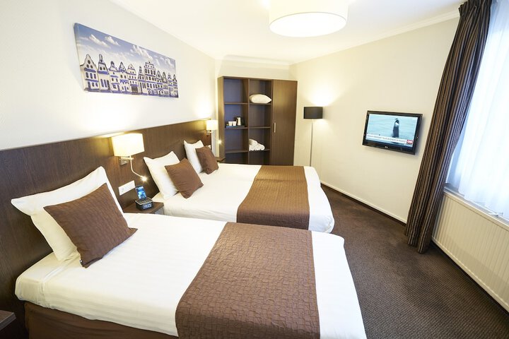 Room 3 of 60