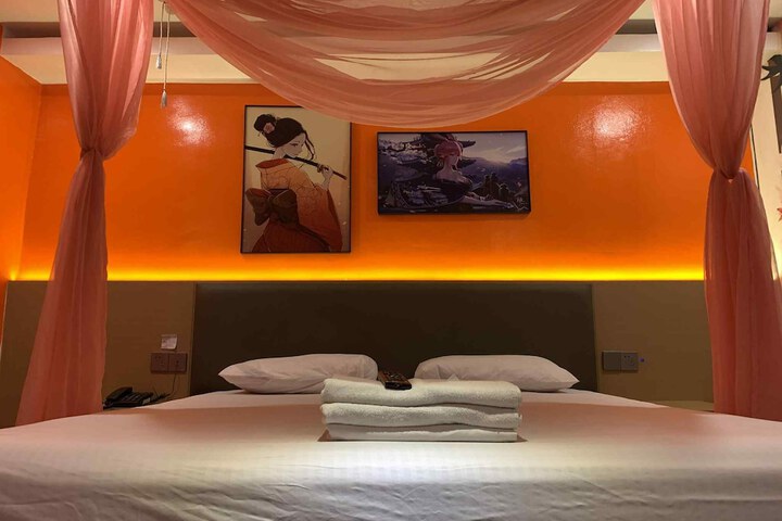 Room 3 of 9