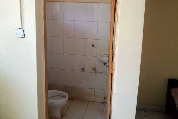 Room 10 of 14