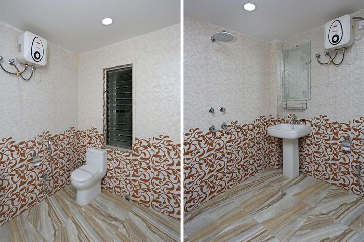 OYO 9855 Hotel Royal Suites
